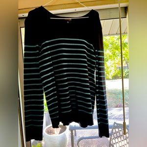Women’ Light weight sweater black with teal strips